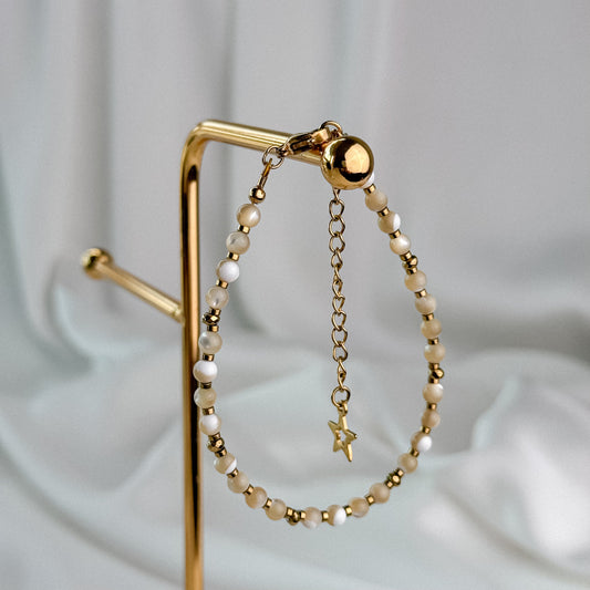 Golden Mother of pearl bracelet. Round beads