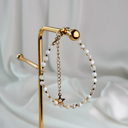 Mother of pearl bracelet. Round beads